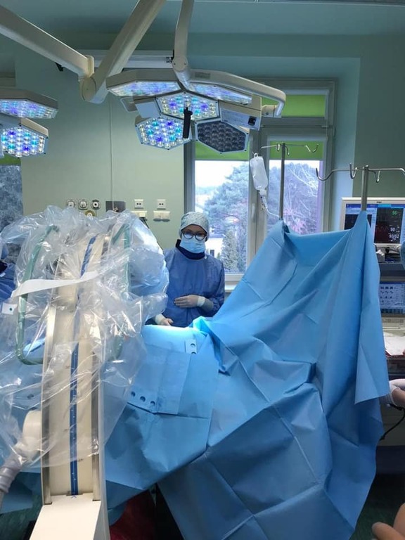 Pacjent zasłonięty podczas operacji