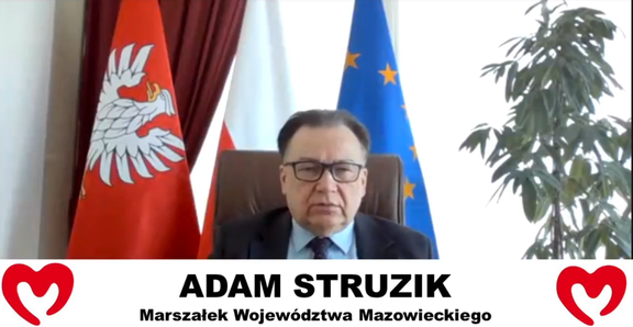 Marszałęk na tle flag Mazowsza i UE