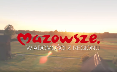 Kadr z programu. Na tle zachodzącego słońca nad mazowieckim polem napis: Mazowsze. Wiadomości z regionu.