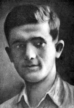 Stare, czarno-białe zdjęcie portretowe młodego mężczyzny