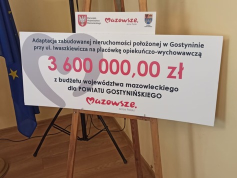 Zdjęcie czeku symbolicznego z wypisaną kwotą wsparcia 3 600 000 zł 
