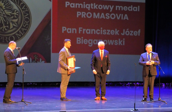 Podczas wręczenia Pamiątkowego Medalu „Pro Mazovia”