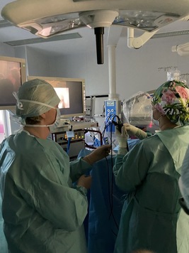 Operacja przy użyciu robota Avicenna w szpitalu w Dziekanowie Leśnym