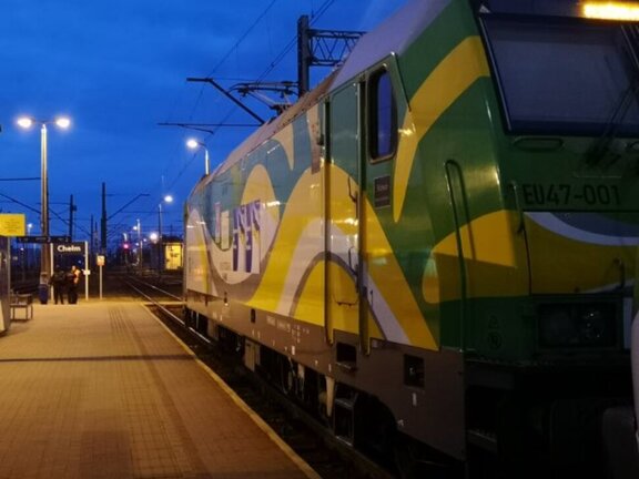 Pociąg humanitarny KM czeka na stacji w Chełmie