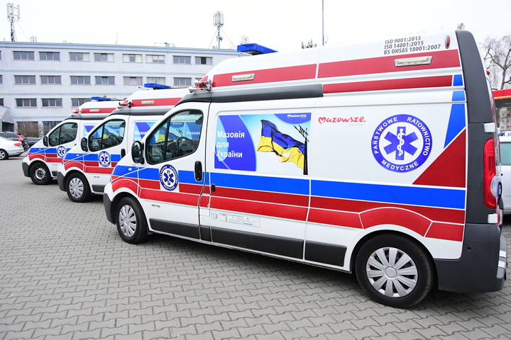 Przekazanie trzech ambulansów na Ukrainę