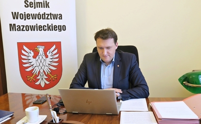Radny Marcin Podsędek podczas sesji Sejmiku Województwa Mazowieckiego.