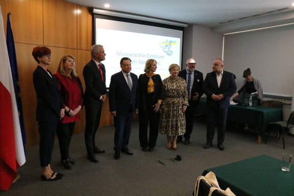 Zdjęcie zbiorowe, spotkanie członków Komisji Zatrudnienia i Spraw Socjalnych PE z przedstawicielami samorządu Mazowsza