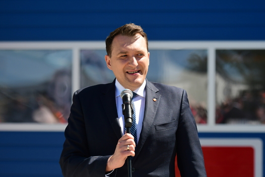 przemawia wiceprzewodniczący sejmiku Marcin Podsędek