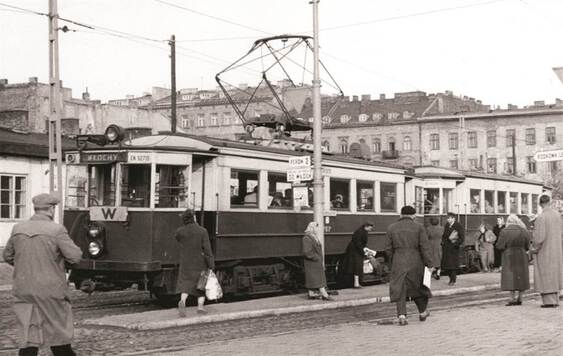 Przystanek początkowy kolejki przy ul. Chałubińskiego. Zdjęcie archiwalne.