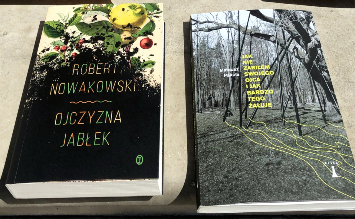 Widok na pięć książek nominowanych do Nagrody Literackiej im. Witolda Gombrowicza.