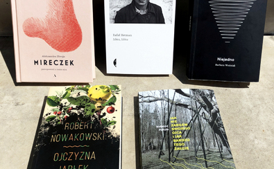 Widok na pięć książek nominowanych do Nagrody Literackiej im. Witolda Gombrowicza.