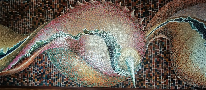 „Podwodna sztuka”, zdjęcie przedstawia mozaikę we foyer - Teatr im. Jana Kochanowskiego w Radomiu