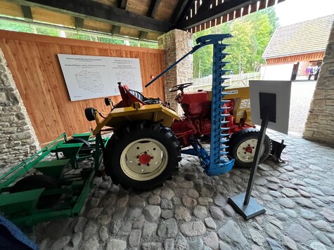 maszyna rolnicza używana na polskiej wsi w XX wieku