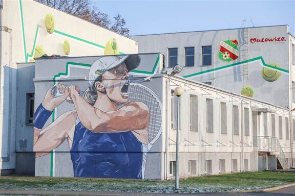 mural z tenisistką