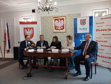 W konferencji prasowej wzięli udział przedstawiciele gminy Korczew, Siedlec oraz zarządu województwa mazowieckiego 