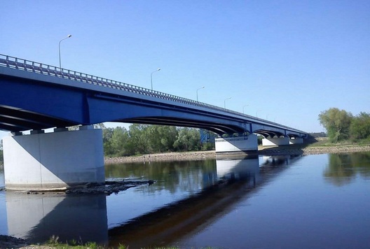 Widok na most z boku