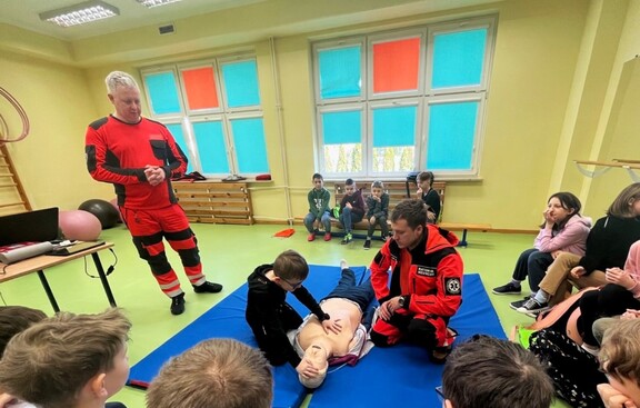 Zajęcia z pierwszej pomocy w szkole w Kotuniu