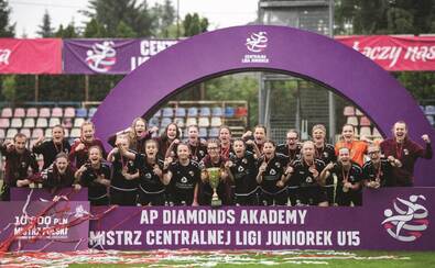 Mistrzynie Polski w piłce nożnej U-15 drużyna KS AP Diamonds Academy