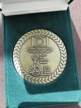 medal w otwartym etui - rewers