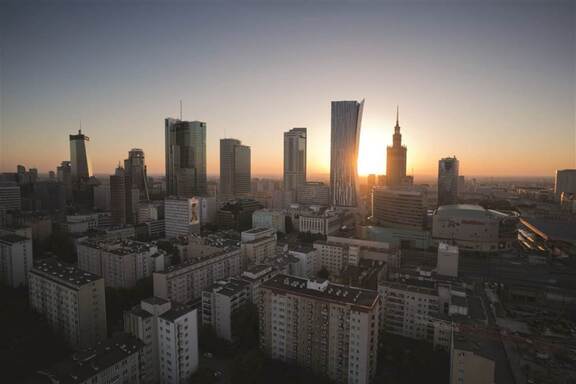 panorama Warszawy o zachodzie słońca